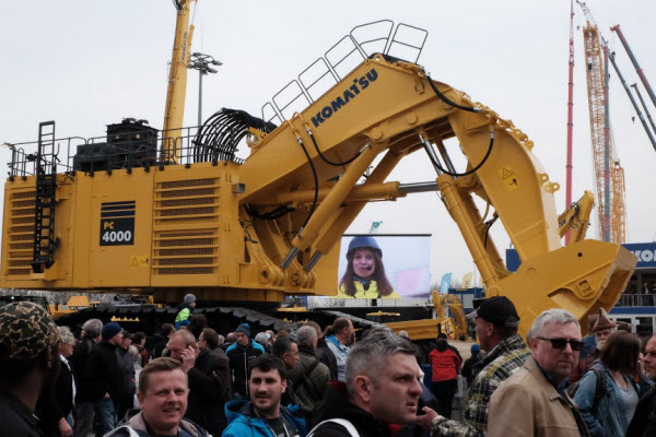 Mascus bij Bauma 2019. Komatsu PC4000-11 hydraulische graafmachine (400ft)