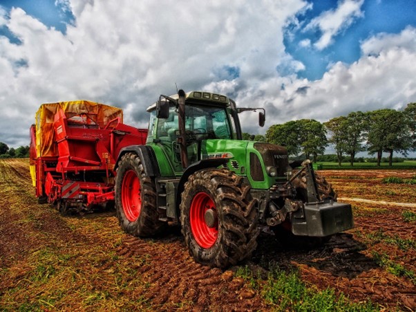 Selling a Used Tractor? Here’s What You Need to Consider